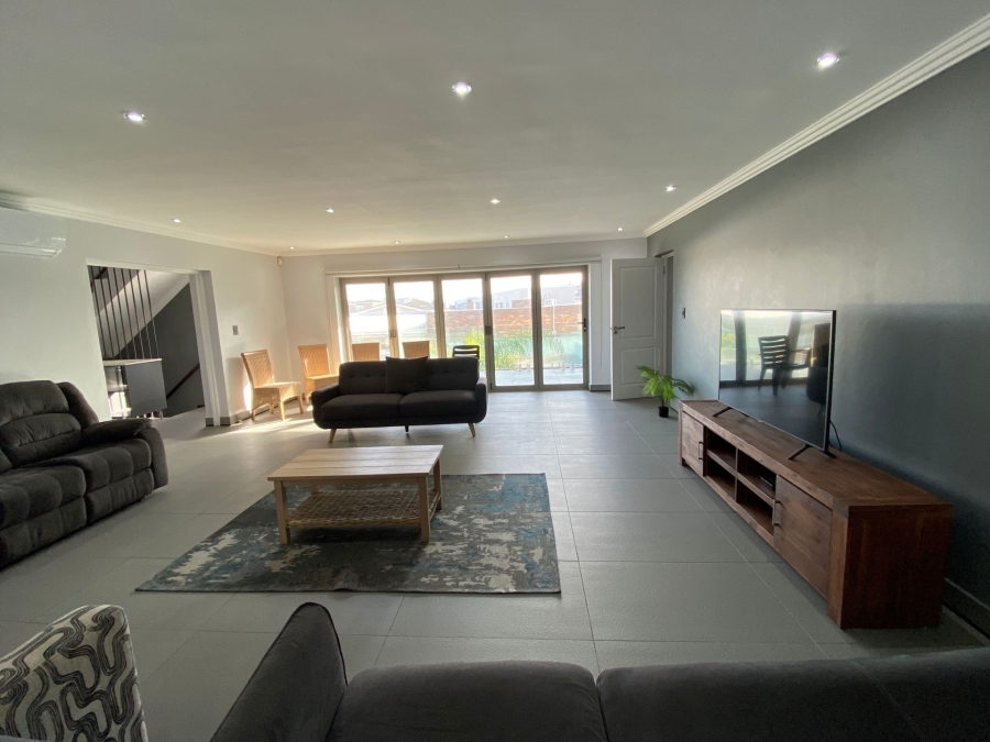 7 Bedroom Property for Sale in Perlemoenbaai Western Cape